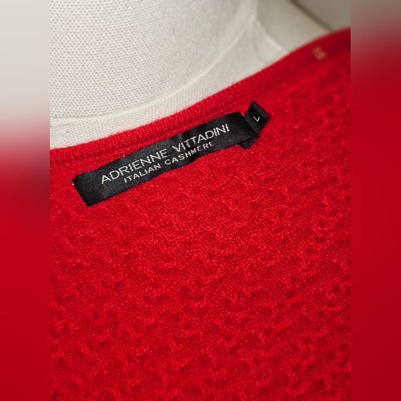 Adrienne Vittadini red cashmere sweater, Size large, never worn - Picture 3 of 3